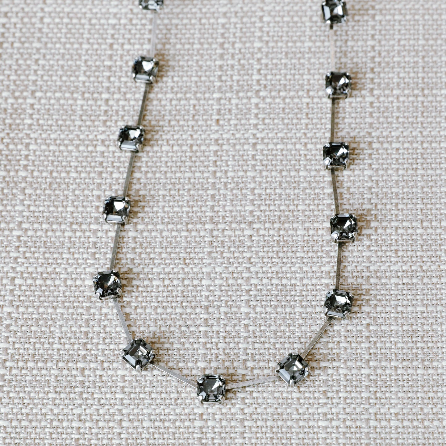 IMPROV SCATTERED CRYSTAL EDGY GLAM NECKLACE FALL 2024