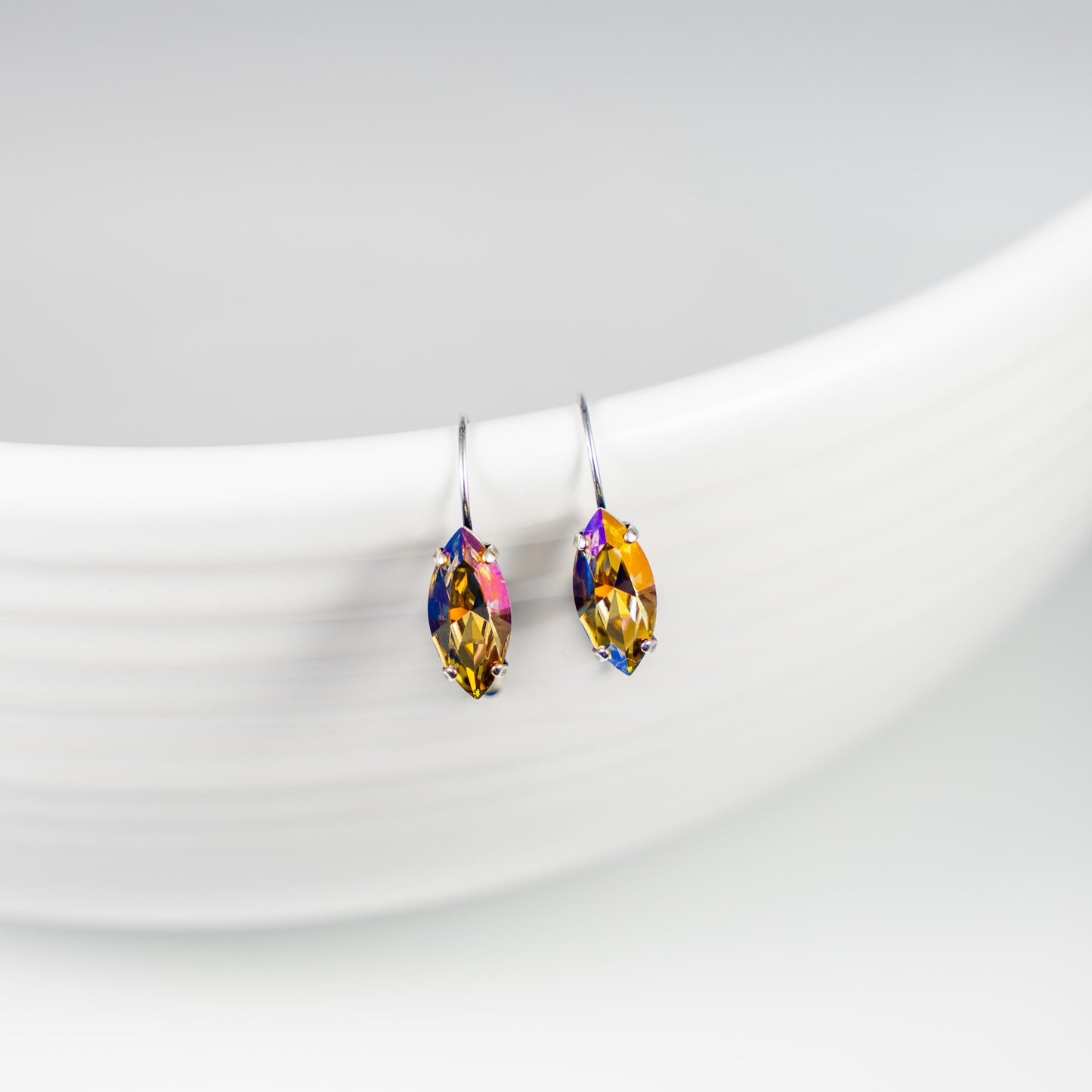 NILA EARRING
