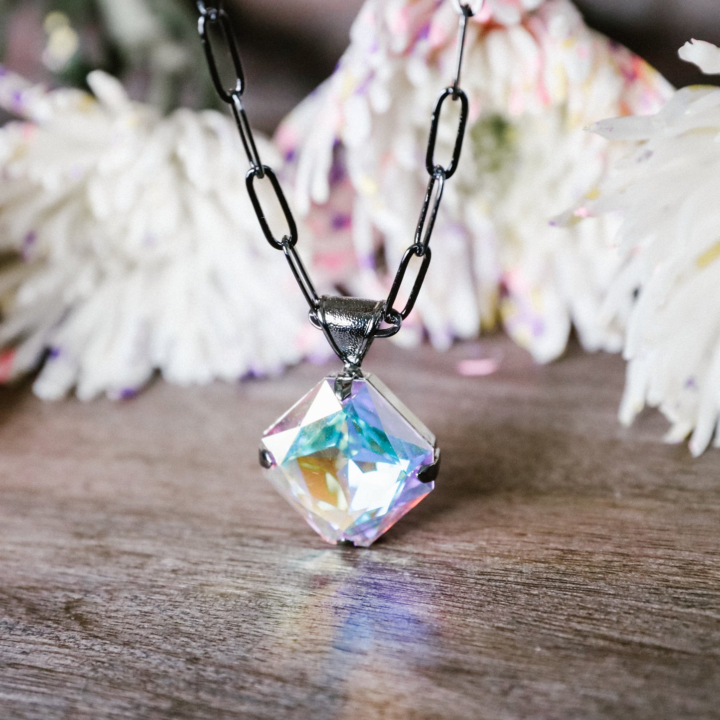WIXOM NECKLACE