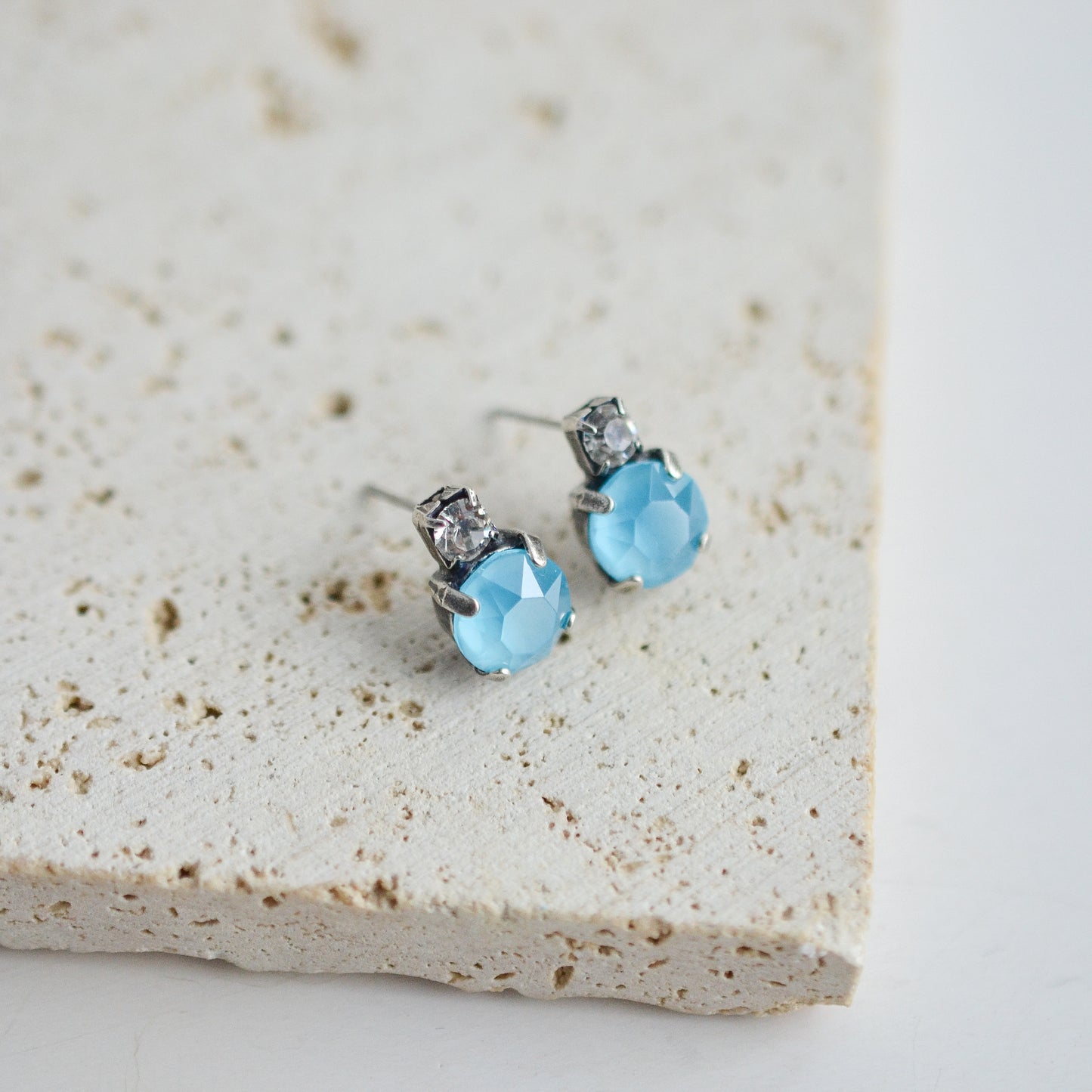 JACKIE POST EARRING