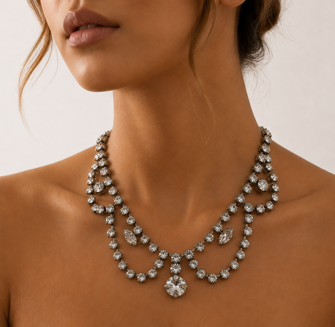 DEBUTAUNTE NECKLACE
