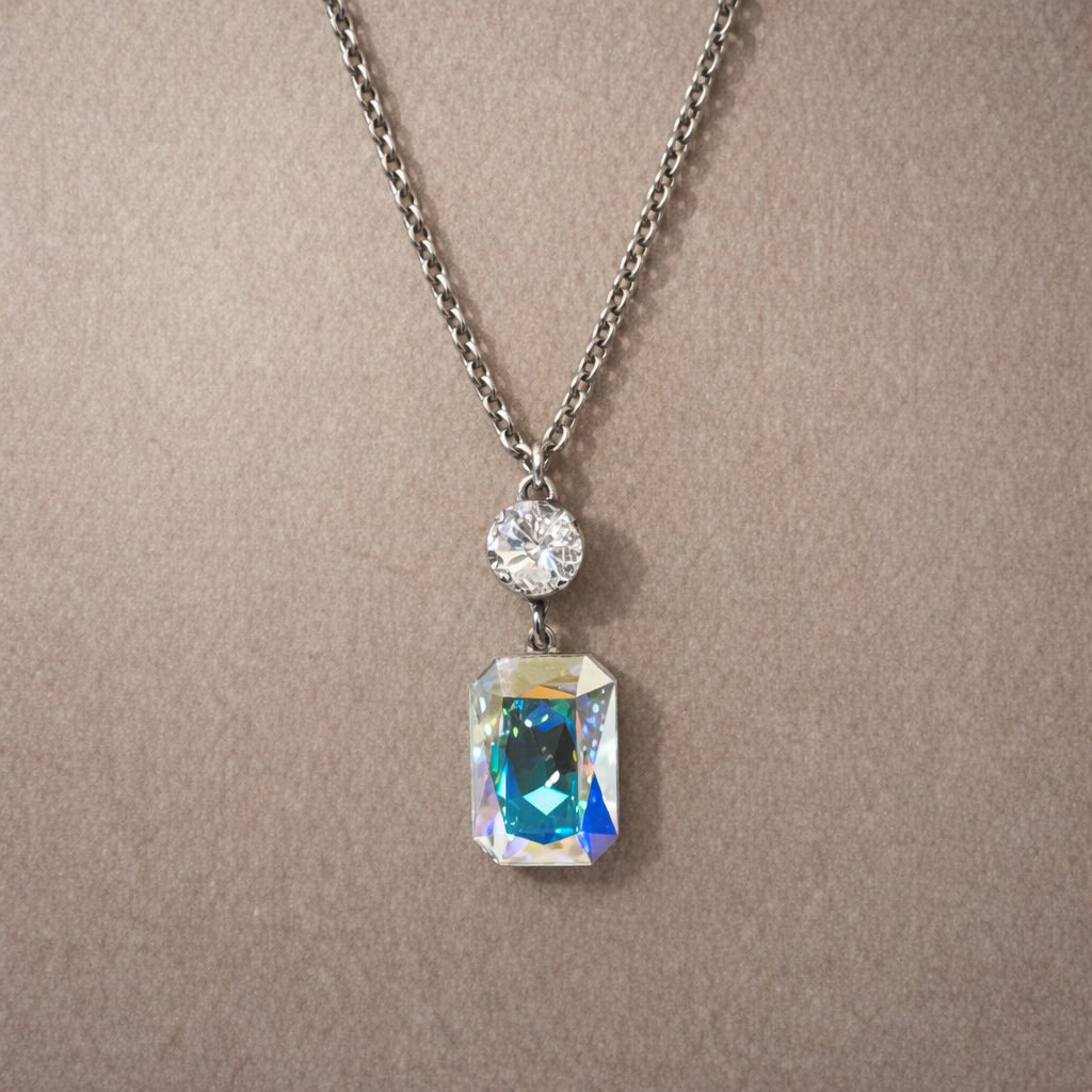 RITZ FOCAL DROP NECKLACE