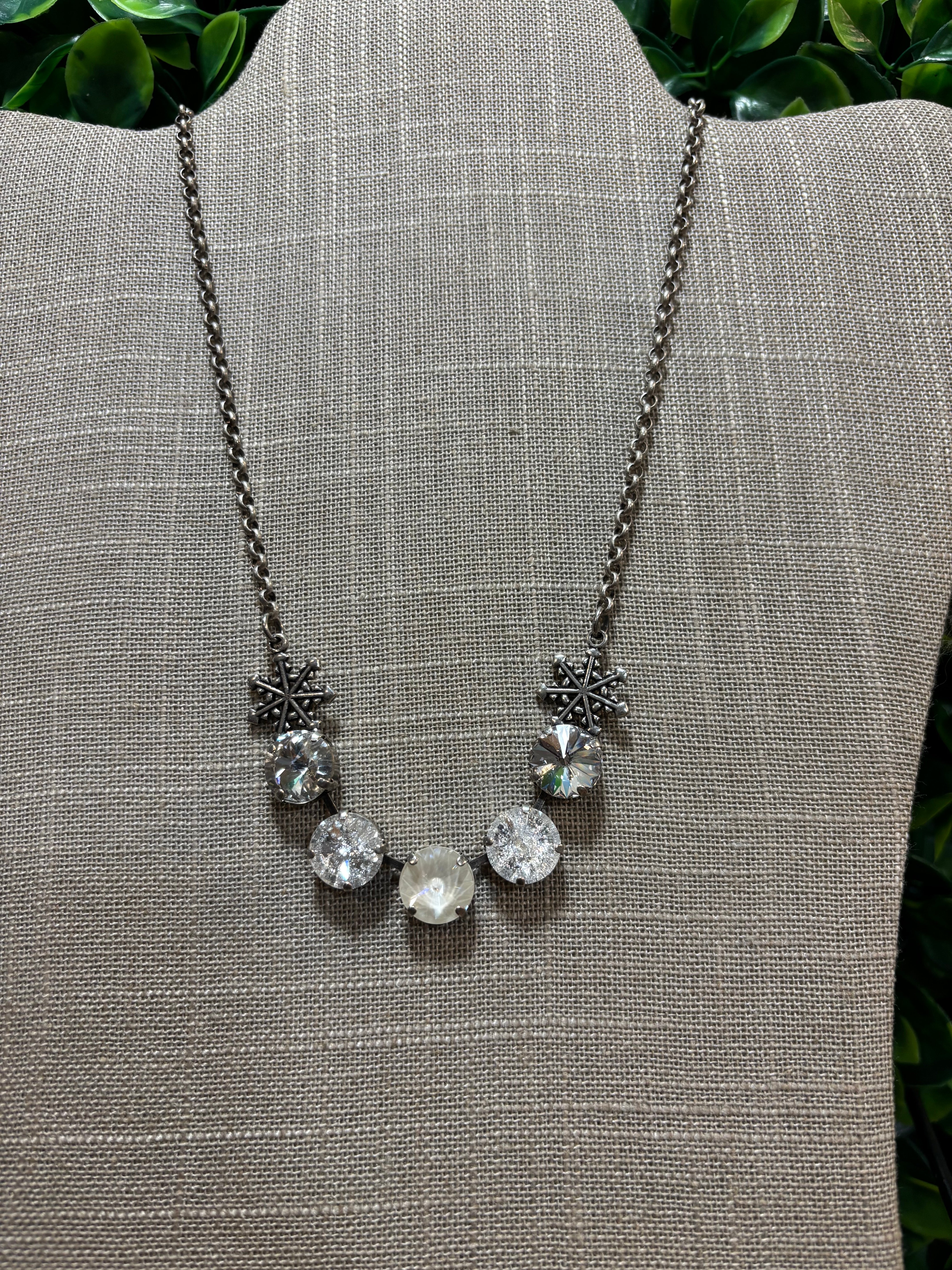 SNOWFALL NECKLACE