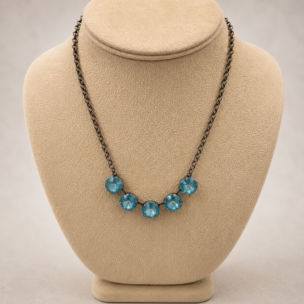 DELLA NECKLACE