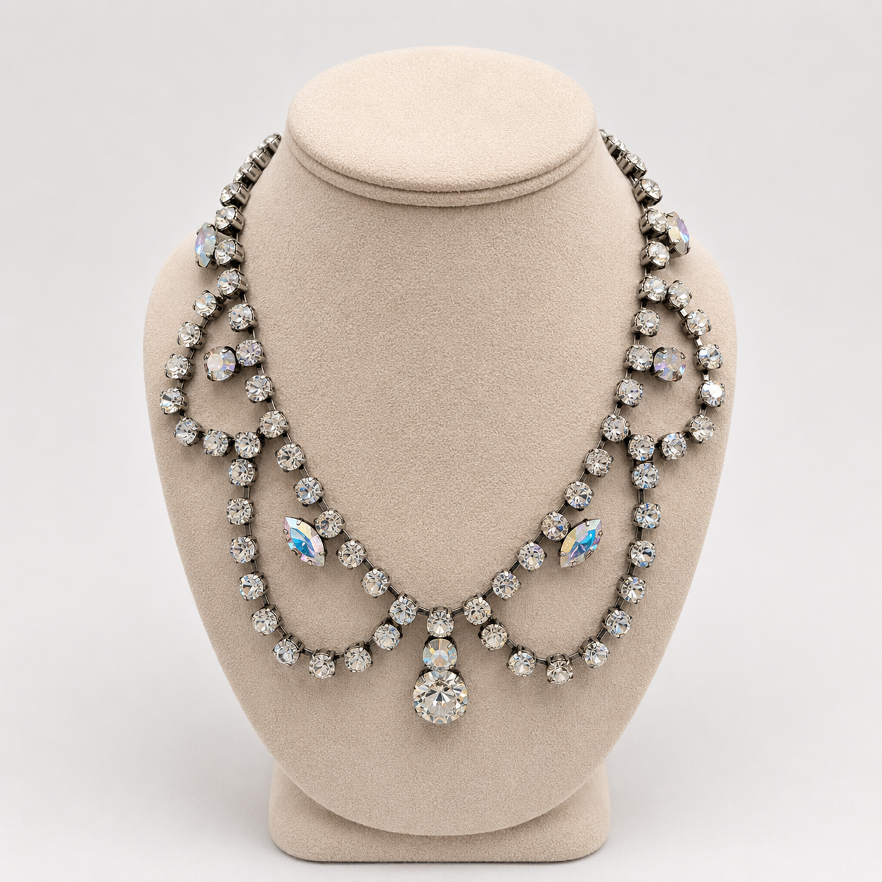 DEBUTAUNTE NECKLACE