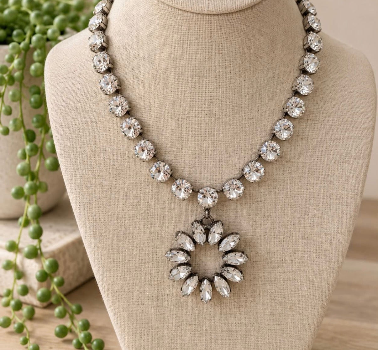 BROADWAY CLEAR NECKLACE
