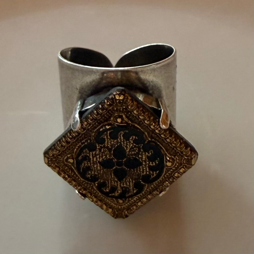 GUILDED AGE RING
