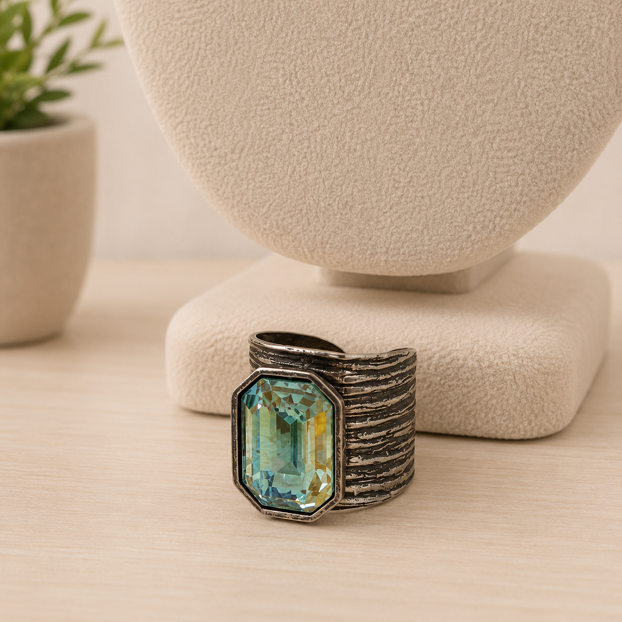 HUNTRESS RING