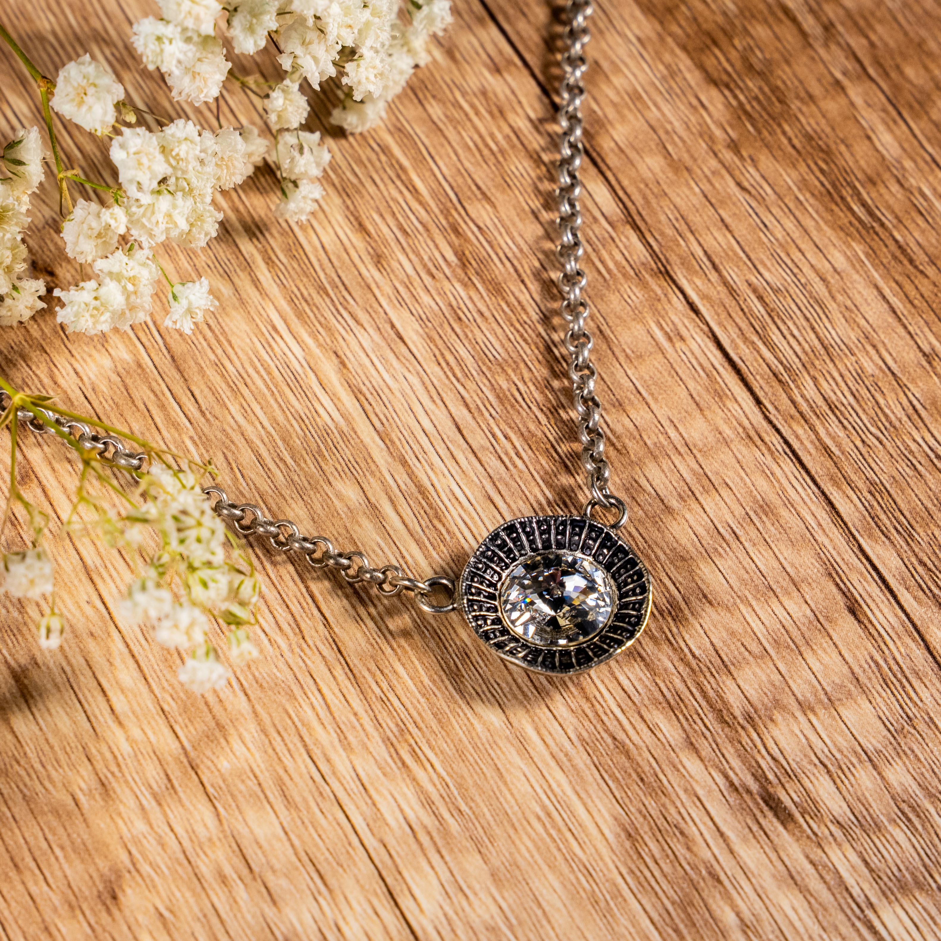 CHATEAU PENDANT NECKLACE