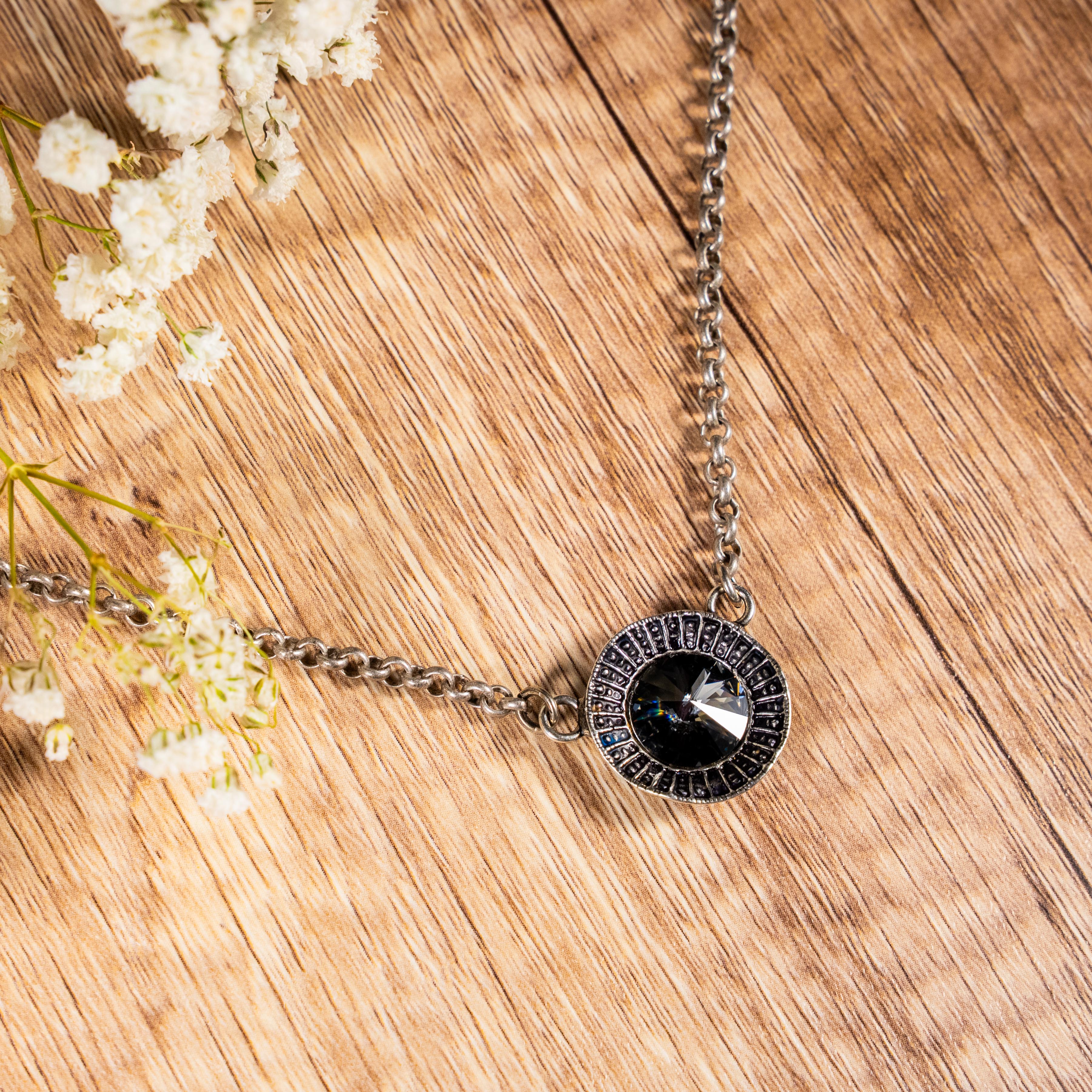 CHATEAU PENDANT NECKLACE