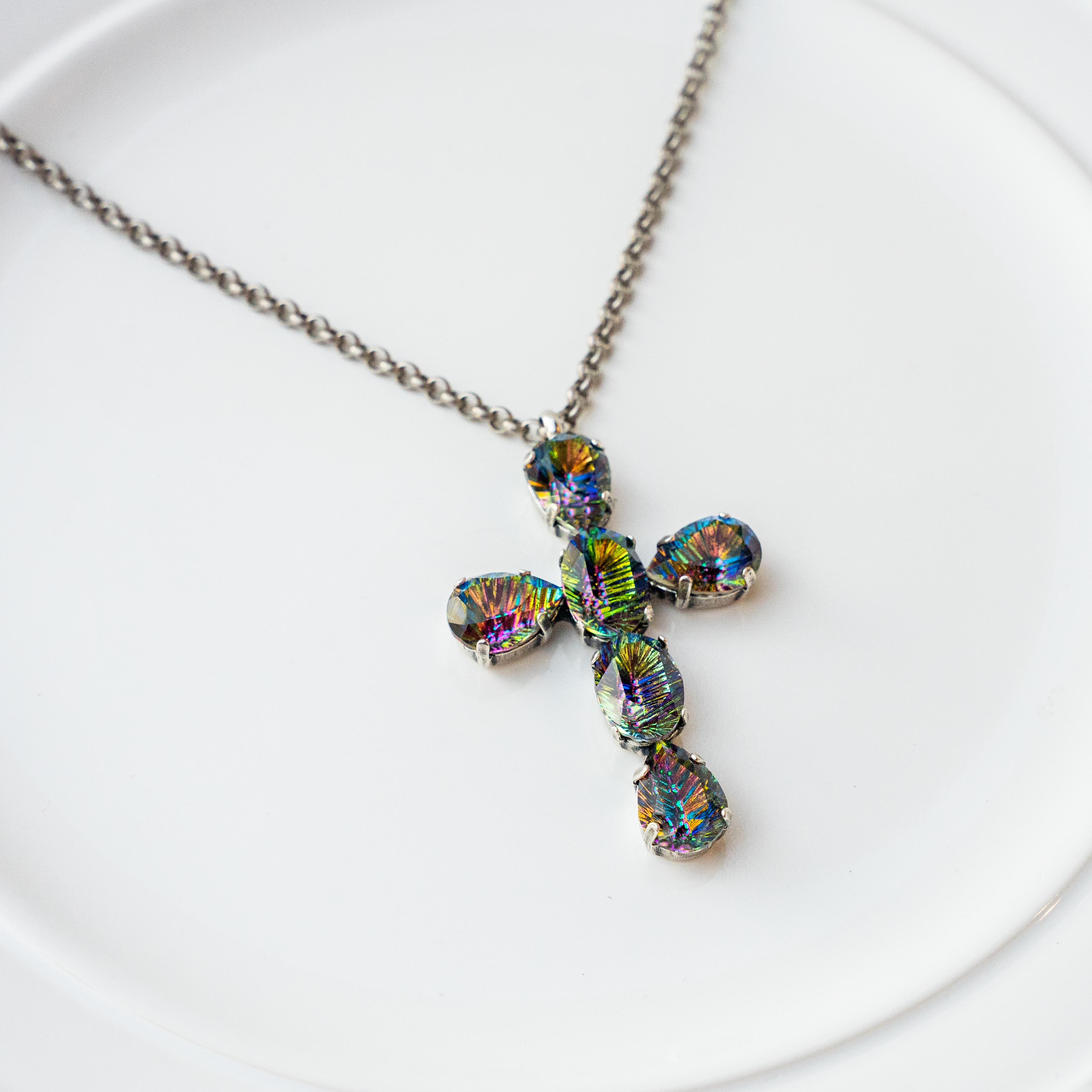 CROSSROADS NECKLACE