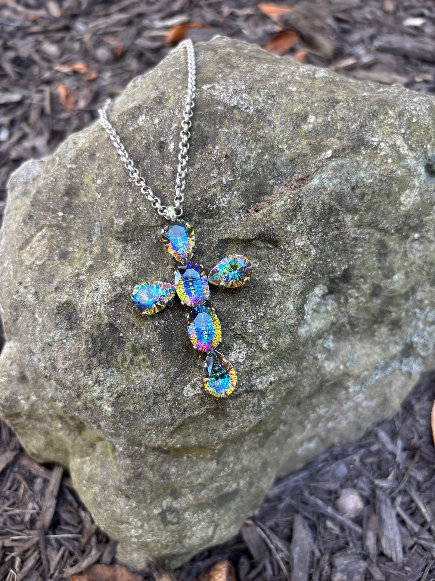 CROSSROADS NECKLACE