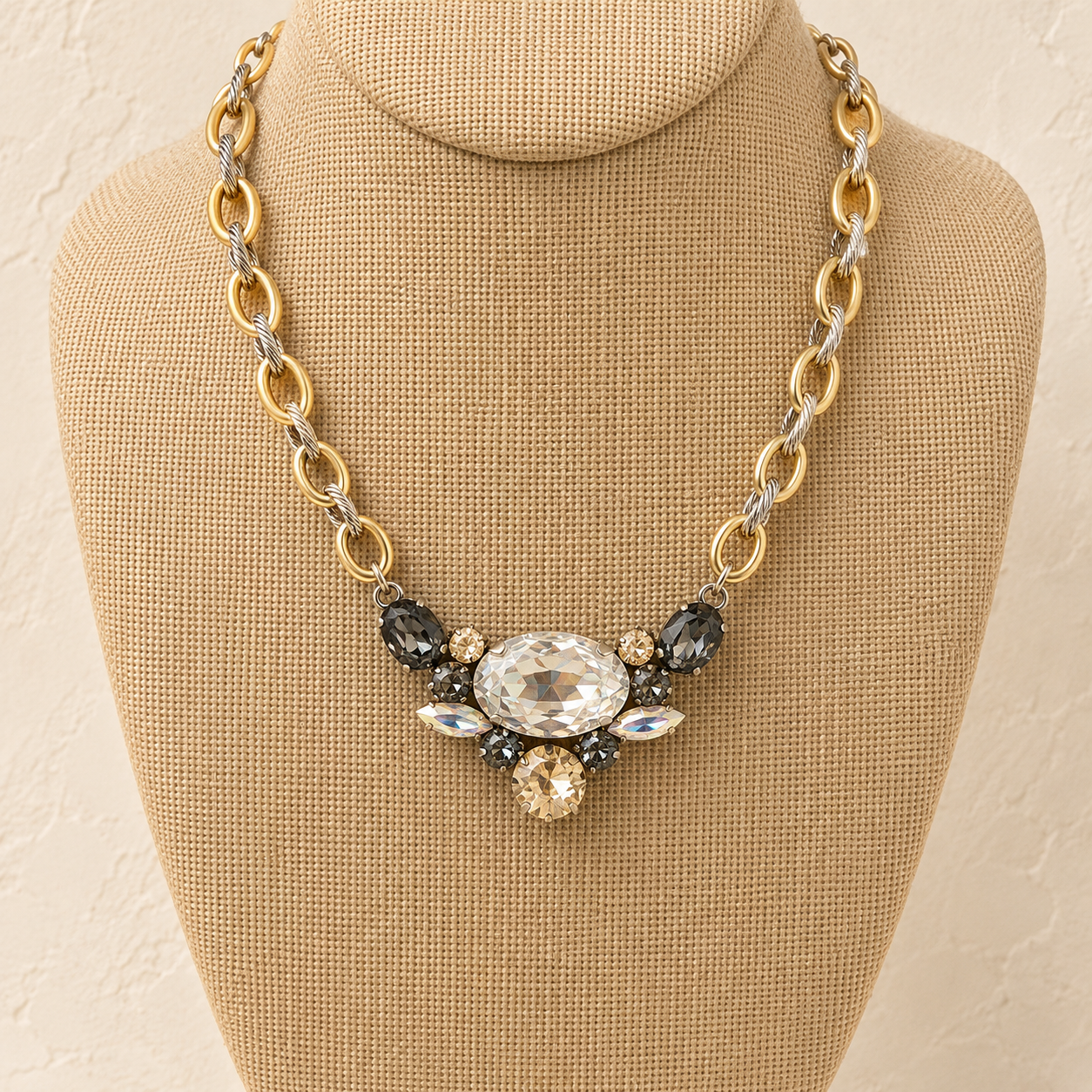 GRETA NECKLACE BASH LIVEBOX