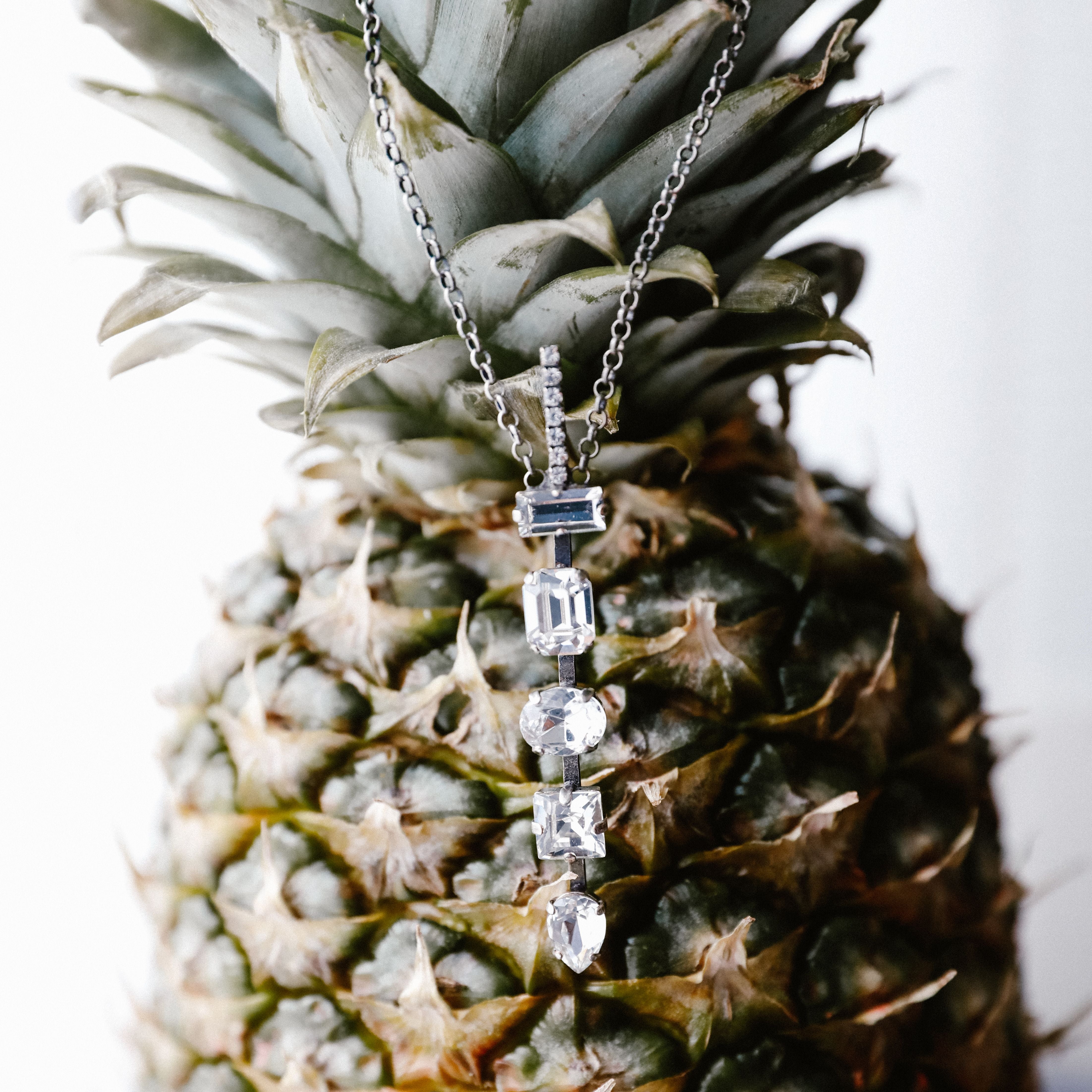 EMMA VERTICLE PENDANT NECKLACE