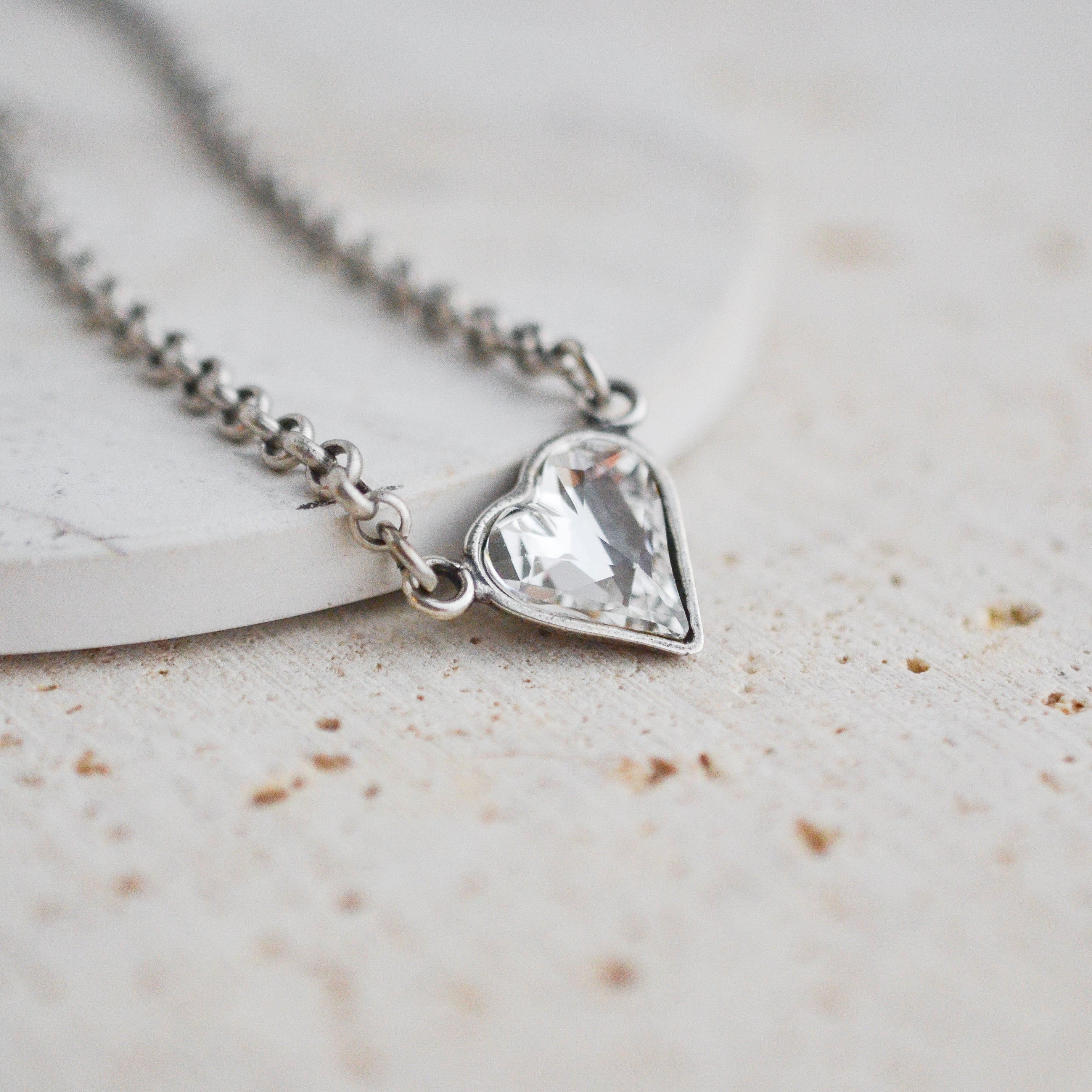 LOIS HEART NECKLACE