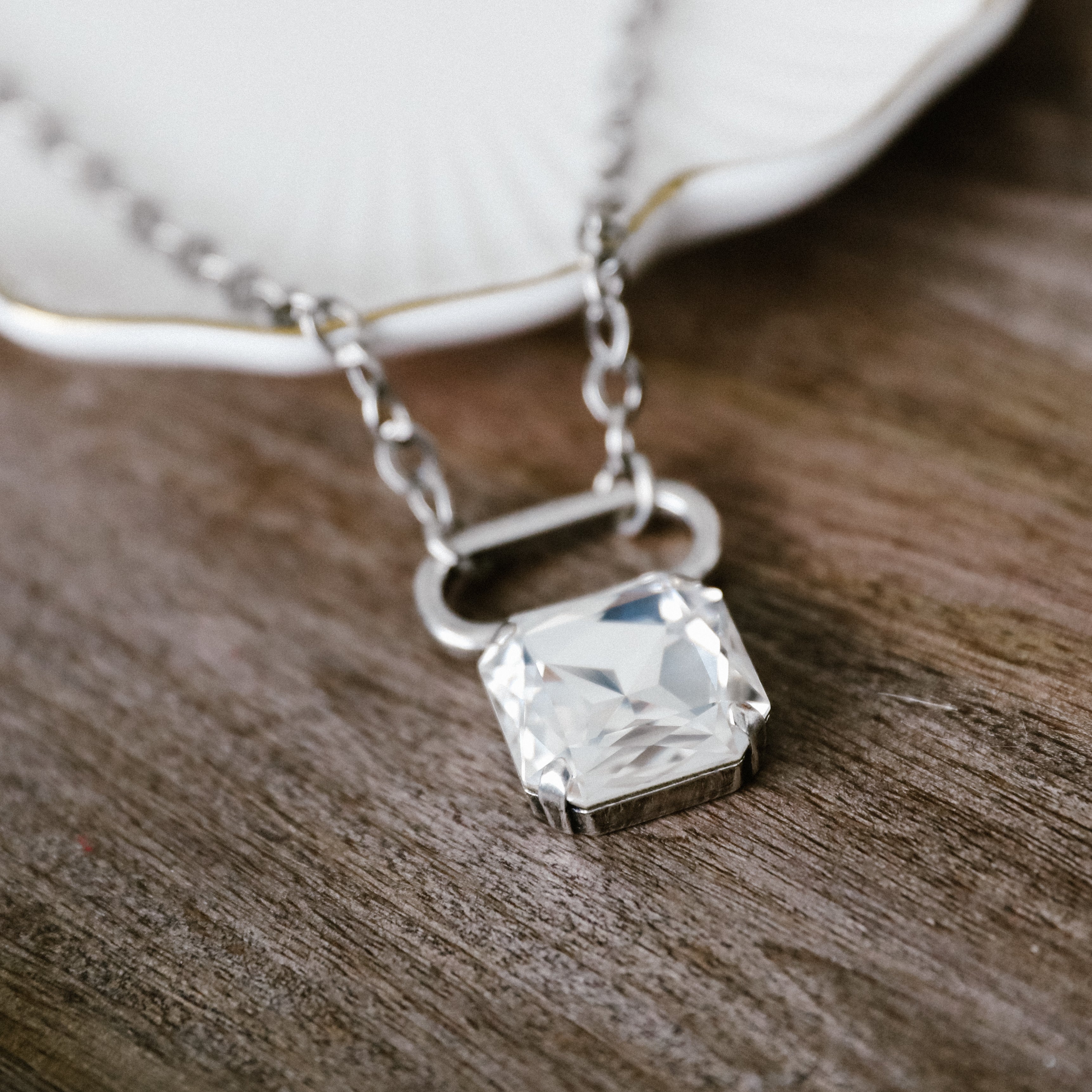 MAE FOCAL POINT CRYSTAL NECKLACE