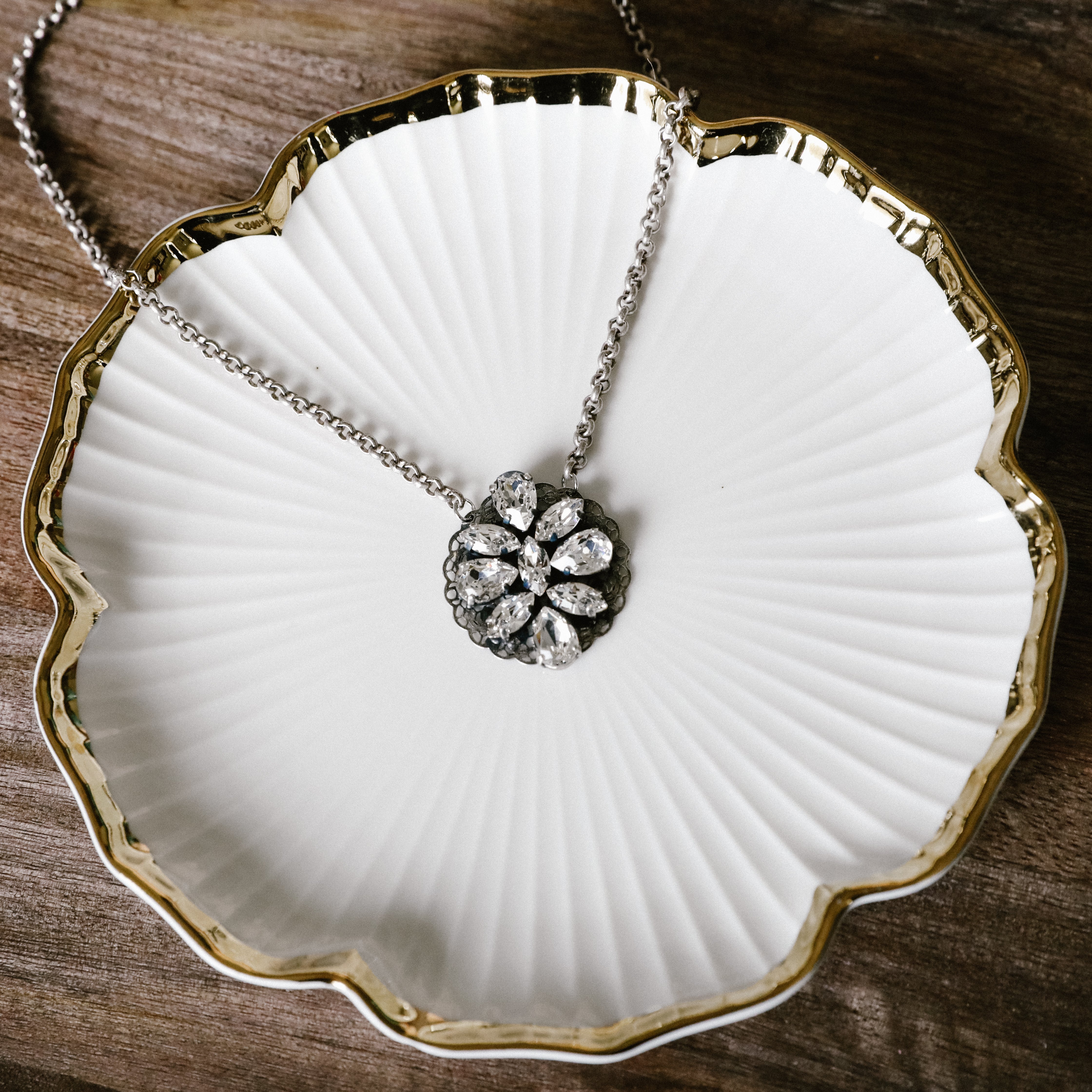 NATALIA PENDANT NECKLACE