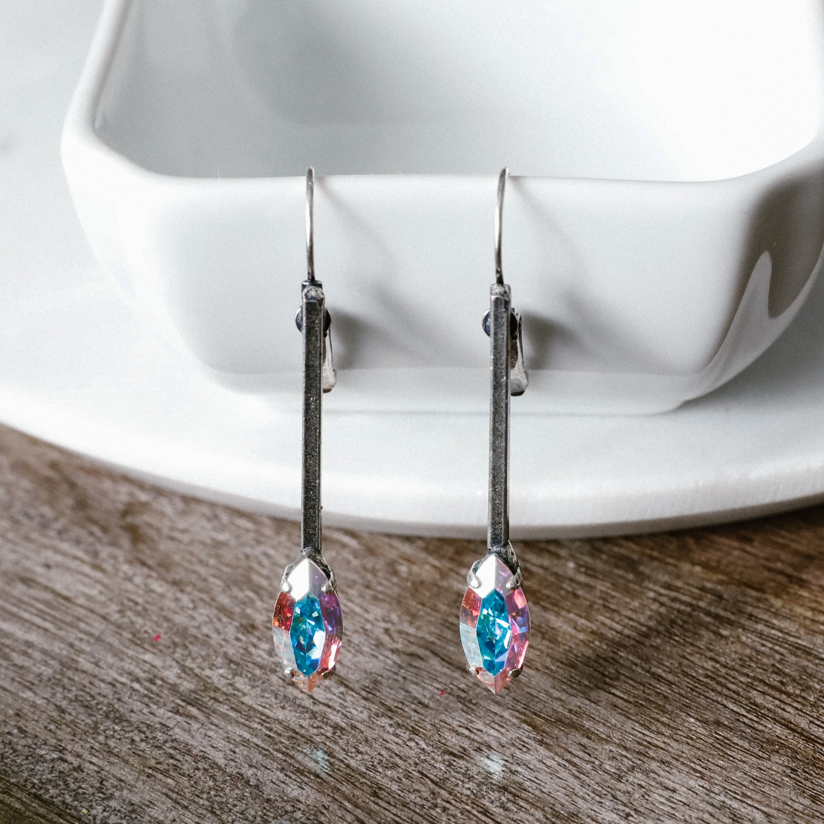 NELL LONG BAR EARRING