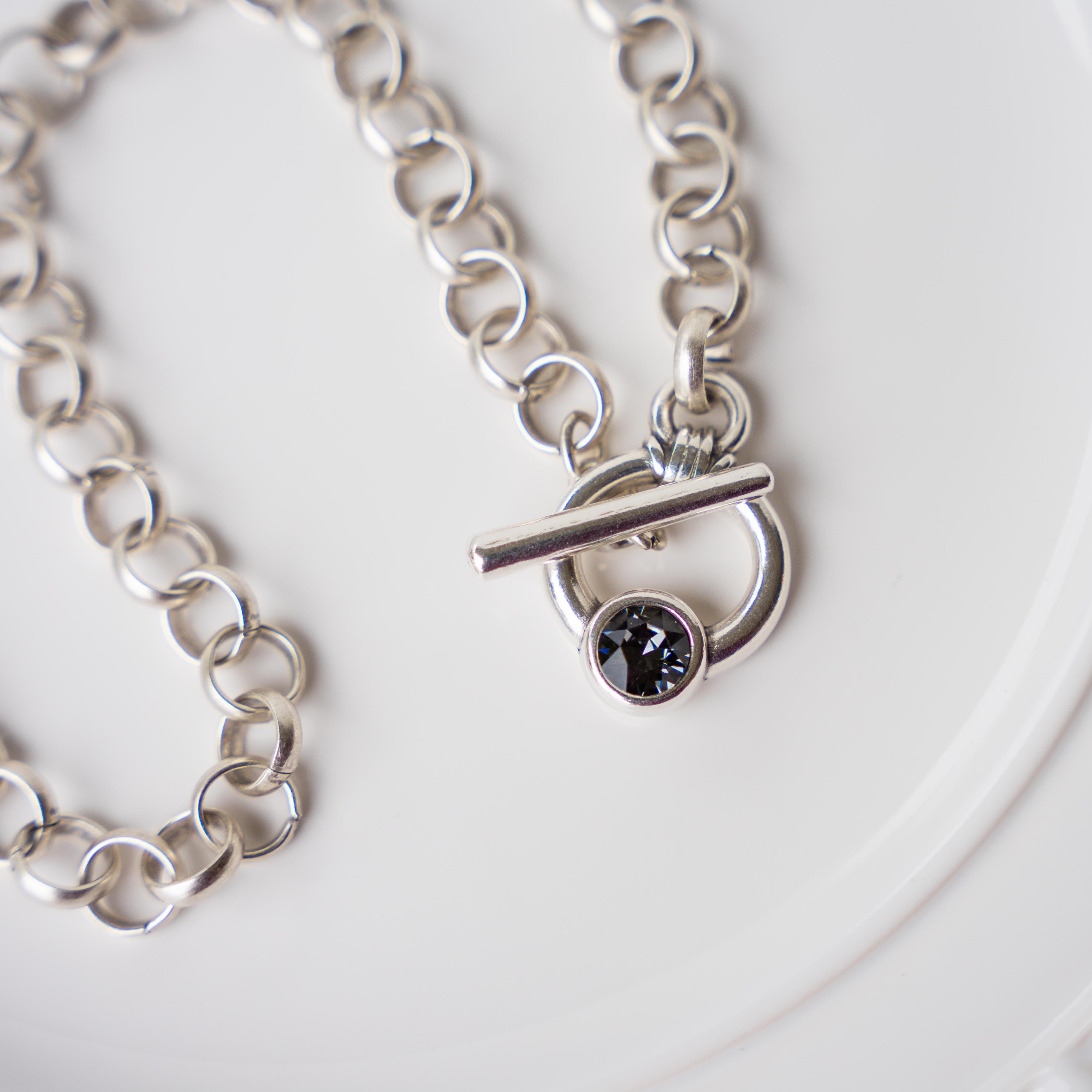 TAMARA TOGGLE NECKLACE