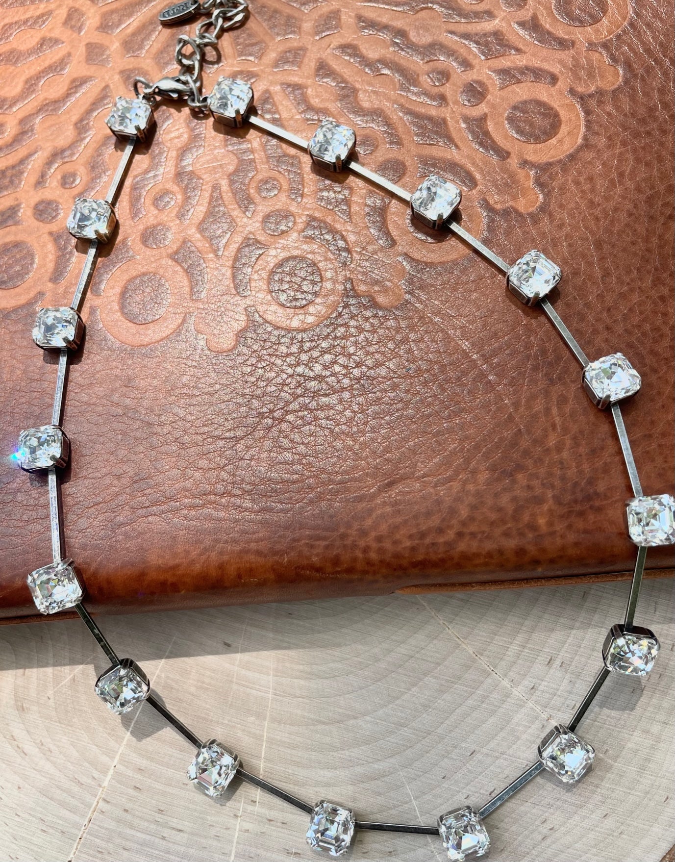 IMPROV SCATTERED CRYSTAL EDGY GLAM NECKLACE