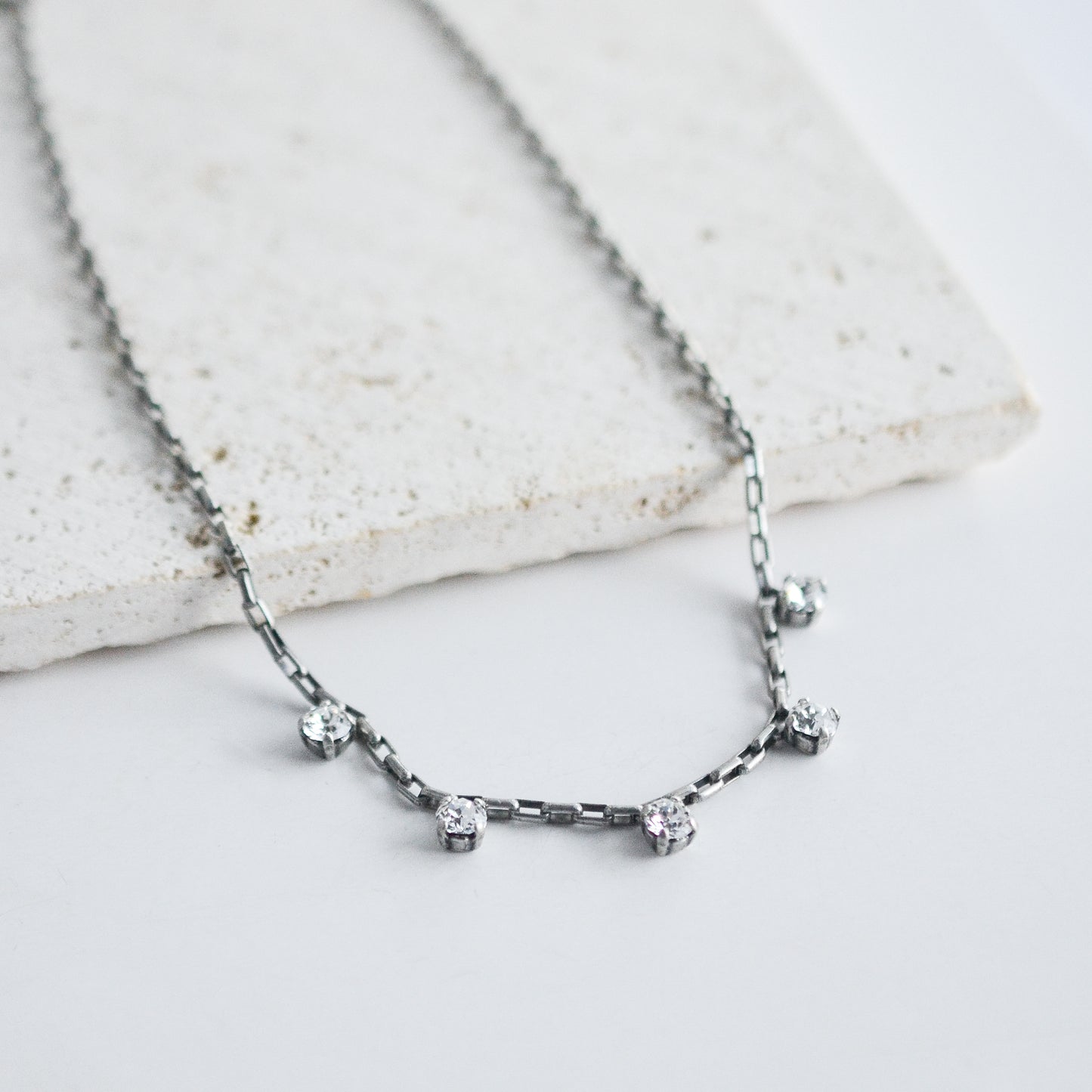 AVA MINI CRYSTAL ACCENT NECKLACE