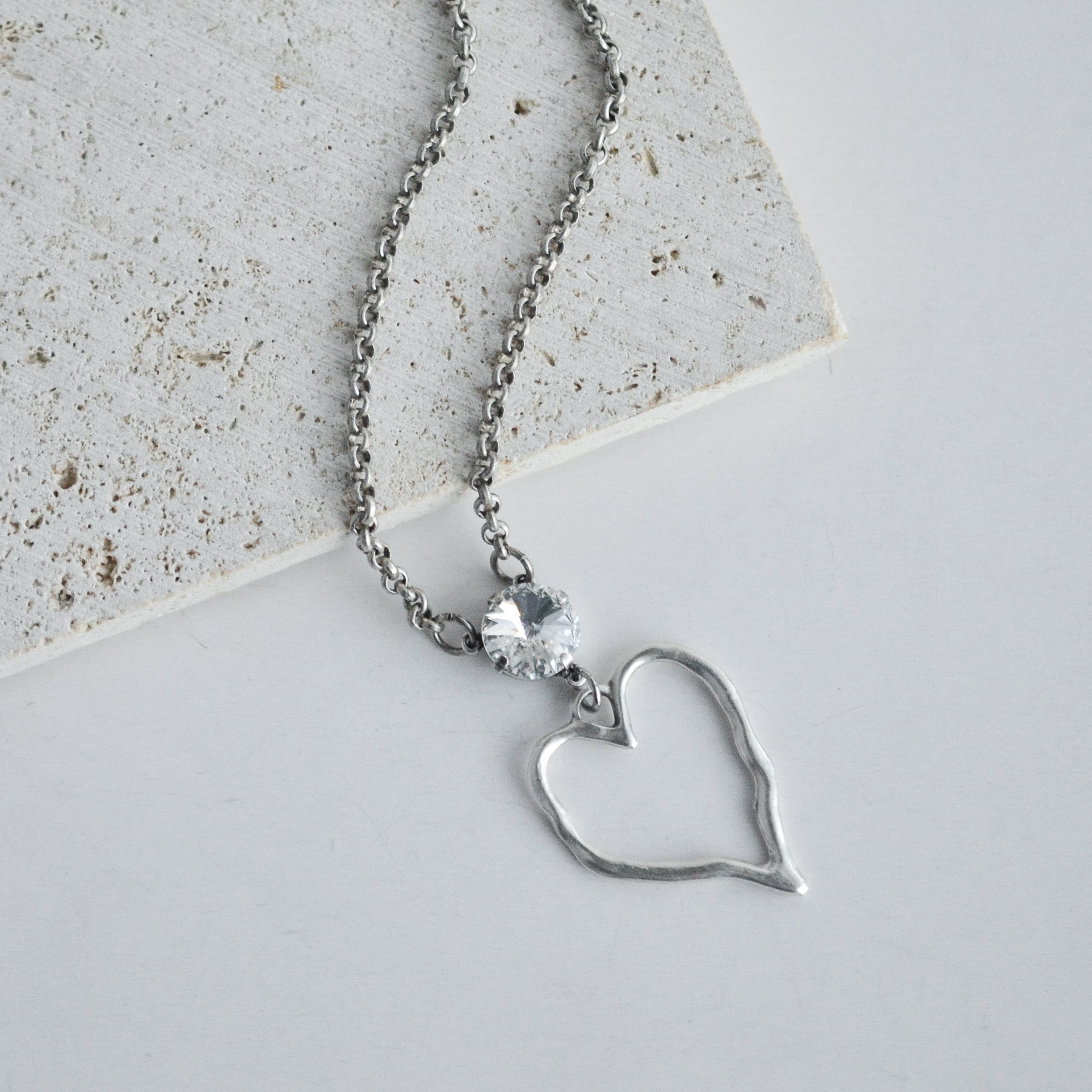 CORAZON HEART SHORT NECKLACE