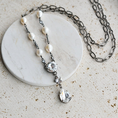 MARSEILLE FRESHWATER PEARL NECKLACE WITH CRYSTAL PENDANT